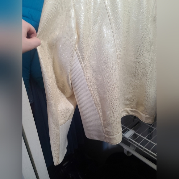 Jacket - Picture 2 of 7